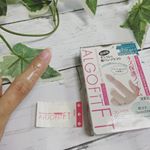 アルゴフィットの絆創膏をお試し🩹このタイプの絆創膏はじめて使ったかも🍀サイズは小さめ。小さめだから指を全部巻かないので指を動かせやすい👍全部同じ素材で半透明だから貼っているのが&hellip;のInstagram画像