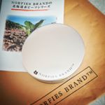 この鮮やかな色は&hellip;野菜のビーツ！そのタブレットです。天然色素で触れるだけで赤い色が出てます。とても濃い！その分栄養素も濃縮されていそうな予感ー。ビーツは、聞いたことや原料としての表記に出てくる&hellip;のInstagram画像