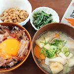 和えるだけ、煮るだけ、薄めるだけで味が決まる『だし醤油』。﻿卵かけごはんに醤油の代わりに使うと、いつもより本格的な味わいになります。﻿﻿手軽に使えて味が決まるので、料理が苦手な方や時短料理&hellip;のInstagram画像