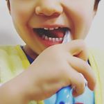 初めて1人で磨かせてみたら、楽しそうにシャカシャカ出来た(^o^)/✨**アイオニックさんの歯ブラシ持ちやすいみたい👍️✨**マイナスイオン出てるから、歯垢除去&口腔内の細菌コ&hellip;のInstagram画像