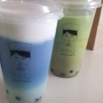 この前夫がお土産としてタピオカ買ってきてくれたやつ&uarr;&uarr; 青いの味よくわからなかった（笑） プロシア8しっかり続けてますが!! ウエスト減った〜＼(^^)／でもね、体重は横ばいです👍ゆる痩せ&hellip;のInstagram画像