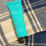 クラリファイングウォッシングフォーム．．キメ細かくボリュームのあるクッション泡が肌を包みこみ、毛穴の汚れや古い角質を落とします。植物由来の洗浄成分でやさしく洗い上げ、つっぱらずつるんとなめ&hellip;のInstagram画像