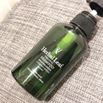 ..オーガニックシャンプー「ハーバルリーフ」をお試ししたのでレポ💁&zwj;♀️🌸..ハーバルリーフシャンプー300ml (約2か月分) &yen;4000(+tax).定期便だと&hellip;のInstagram画像