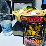 今日は半額野菜などをふんだんに使って激辛鍋♡♡からうま😍一応気を使ってアルカリミネラルウオーターを沢山飲む😂 #赤から #半額 #おつとめ品 #辛いもの好き #激辛 #プロロムヴォーダ #&hellip;のInstagram画像