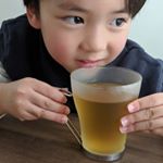 モニターで頂いたTIGERの生葉ルイボスティー妊婦のときにノンカフェインの飲み物をと飲み始めて、今では麦茶の代わりに家族みんなで飲んでるけど生葉ははじめて！いつも飲んでるのとは&hellip;のInstagram画像