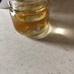 毎日、毎日モーニングコーヒーまたは紅茶にはちみつを入れてます👍いつもなら喉が痛くなる時期ですがはちみつ効果なのか？！まだ大丈夫👍👍 #ハチミツ #ニューカレドニア #太古の森 #蜂蜜 #m&hellip;のInstagram画像