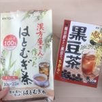 井藤漢方製薬さんの黒豆茶とはとむぎ茶を飲んでいます🍵﻿﻿どちらもティーバッグタイプで使いやすく、保存もしやすい🔆﻿﻿漢方では、冬は腎 の機能が低下するので、黒い食材を摂るとよいと言われ&hellip;のInstagram画像