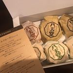 嬉しい当選品が届きました😆✨あの有名な八天堂さんのクリームフローズンシリーズ✨今回は檸檬パン2個、チョコレート1個、生クリーム3個、抹茶3個、小倉3個入っていました！まさか2段になって入っ&hellip;のInstagram画像