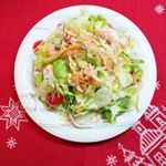 今日の晩ごはん～◆#サーモンマリネとサラダ◆#ミネストローネ◆#じゃがいもの塩辛のせじゃがいもにハッセルバックのように切れ目入れるとレンチン時間短縮できていい具合👌✨・かぼちゃとチ&hellip;のInstagram画像