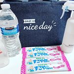 ミルクバックの中身紹介✨ミルクバックはDAISOの保冷バッグ💓調乳用のお水✨お湯がないところへ行く時はこれプラス魔法瓶水筒、、そして、除菌スプレー！！ちょっと重たいけどね、、#&hellip;のInstagram画像