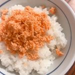 函館あさひ 荒ほぐし鮭 明太風味﻿あたたかいごはん🍚にかけたり、玉子焼きにいれていただきました😋﻿﻿プチプチとした明太子の食感と鮭が合わさってごはんが進みます☺️❤️﻿﻿こういうさ&hellip;のInstagram画像