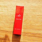 ガサガサ唇からぷるっとハリのある唇にしてくれるシャルレの#エタリテリップエッセンス＊高級感のある赤でパッケージ可愛い❣️って思ったし柔らかいからスルスル〜っと伸びて&hellip;のInstagram画像