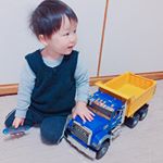 モニプラで当選しましたー！🚗 &sup3;₃...車好きの2歳半の息子は大喜び💗.小さい車のおもちゃはたくさん持ってましたが、大きい車のおもちゃ持ってなかったからうわぁ〜！っ&hellip;のInstagram画像