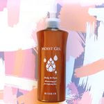 これすごく良い感じ😊💕ワセリンが、全身に使えるもっちりジェルになったよ✨.ワセリンって保湿力はあるけどベタつくイメージだったんだけど、これはベタつかないのにしっかり保湿されているのがいい✨&hellip;のInstagram画像