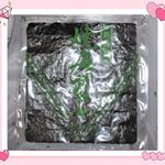 山本海苔店『新海苔焼海苔』を食べてみました💫.海苔1枚には、ダイエットに欠かせない食物繊維や「海の大豆」と呼ばれる良質なたんぱく質、コレステロール対策で活躍するEPA、また現代人が不足しが&hellip;のInstagram画像