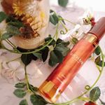 深海の恵みで髪、芯まで潤う🌊.〖ミネラリア リッチヘア オイルエッセンス〗...オレンジラフィールオイルを配合した、美髪のためのオイル美容液。.3種のオイルと植物成分を配合し、髪の芯か&hellip;のInstagram画像