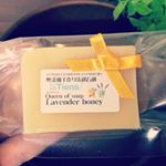 .洗顔石鹸専門店 アンティアンさんの手づくりオーガニック洗顔石鹸｢ラベンダーハニー｣お試しさせて頂きました。.優れた洗浄力＆保湿力で人気NO.1の商品です♪.メイク&hellip;のInstagram画像