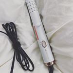 @createion ..#エアースリークガールアイロンプロも愛用するヘアアイロンから新作が👏✨.エアホールから風を放出し、スタイリングしながら風で髪を冷やしてくれることにより&hellip;のInstagram画像