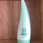 ホリカホリカのアロエ97スージングローション❤︎ちょうどボディクリームが無くなったタイミングで開封💓軽くてみずみずしい感じのテクスチャーで、伸ばしやすい✨✨けっこう大きいのでコスパも良さそ&hellip;のInstagram画像