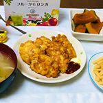 今日の1人飯メニュー・☆豆腐と鶏むね肉のナゲット☆かぼちゃの煮物☆大根の味噌ポン漬け☆味噌汁☆青汁プリン・今日はお休みなのでフルーツモリガで抹茶プリンならぬ青汁プリ&hellip;のInstagram画像