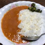 The 北海道ファームさんのグルメセットお試し中。お米とレトルトカレー、それにドレッシングです。どれも北海道の素材がいっぱい。「うたう（ゆめぴりか）」のご飯で「ふらの産トマトのチキンカレー&hellip;のInstagram画像