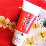 🍶和歌山の銘酒の酒粕を使用🍶.〖ユゼ 酒粕配合洗顔フォーム〗...こちらは和歌山県にある酒造メーカーの銘酒「紀伊国屋文左衛門」の酒粕を使用した洗顔フォームです。..&hellip;のInstagram画像