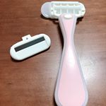 ：#敏感肌 用のカミソリをお試しさせていただきました！いつも使っているものは市販の安物ですが、こちらはしっかりしていて剃りやすかったです！ですがなぜか痛くて&hellip;😭わたしの&hellip;のInstagram画像