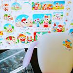 ✰みんなのお名前シール保育園に持ってくものひたすらはりました！1シートに411枚あるから、家で使うものまで貼っちゃった😁笑手書きだと何度も書き直してたからとても助かります！&hellip;のInstagram画像