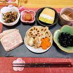 おそばせながら...新年からの料理アップしていきます🙋(笑)ずっとやってみたかったおせちづくり。こういう豆ざらにちょこちょこ入れてワンプレートおせちみたいなのやりたかったんです😚煮&hellip;のInstagram画像