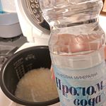 元気がなくても、ご飯は食べなきゃ！ってかお腹は空く🐽‼️✨我家は身体に入る水は全てミネラルウォーターです❣️このプロロムヴォーダ高アルカリで身体にいいのは勿論だけど、パッケージが可愛い🥺❤&hellip;のInstagram画像