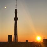今年の初日の出と、左上の白いのはUFO？てくらいちょこまか動いてました。何だったんだろう？？ 今年こそ私達夫婦にかわいい赤ちゃん授かりたいなぁ良い年になりますように#愛の木に願いを #メリ&hellip;のInstagram画像