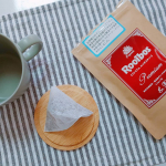 TIGERのプレミアムルイボスティー❤︎ ノンカフェインでオーガニックな嬉しいルイボスティー😋ホットで頂いたところ、飲みやすく、スッキリとした味わい！渋みや苦味は全くありませんでした💗夜遅&hellip;のInstagram画像