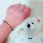 静電気を抑えてくれるこのブレスレットかわいい❤️ノンパッチって名前で、11種42色あるんだって✨シンプルにかわいいものから、猫ちゃんモチーフのものまであったよ✨プレゼントにもいいね🎁.&hellip;のInstagram画像