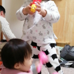 義実家にて.歌う姉と盛り上げ役の弟ハートフルでしょ😂&hearts;️..散らかし具合から伝わるダラ嫁感&larr;帰った時は甘えまくるo(*ﾟ&forall;ﾟ*)o頼るのも親孝行よね？&larr;.高校生&hellip;のInstagram画像