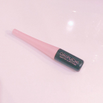 #ORIPUCHI二重幅が狭いので、広げたくて使ってみました🥰非接着タイプなので、二重にしたい幅に塗ったら、乾くのを待つだけ。3枚目で伝わるかわからないけど、新品で開けたばかりなのに、中がドロド&hellip;のInstagram画像