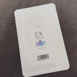 EXヒアルロン酸マイクロニードルパッチ。ほうれい線や目元のクマやシワ等気になる部分に貼るシート状の美容液です。マイクロニードルパッチなのでチクチクしますが、痛みはありません！わたしは目元のクマに貼って&hellip;のInstagram画像