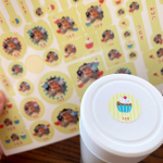 ＊＊モニプラさん経由でお名前シール作成しました😄😄・#みんなのお名前シール　とゆうアプリで簡単につくれた！写真入りでもできるしかわいいテンプレートがたくさんあって迷いま&hellip;のInstagram画像