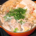 昨夜、寒かったですね❄️暖冬と言われていたけれど2月半ばから、こんなに冷え込むとは💦・先日届いた『岩深水』で夕食に鶏鍋を作りました🍲・水の美味しさが鶏の出汁を引き立てて&hellip;のInstagram画像