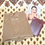 産後2ヶ月経過。2歳の息子がお腹に向かって（赤ちゃん早く出ておいでー👦）と念を送ってる。.一生懸命のところ悪いけど、もう赤ちゃん出てきてるんだわ！お腹が丸すぎるからまだ出てきそうだと思&hellip;のInstagram画像