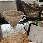 .フィルターによって味が変わるcoffeeは面白い。茶色フィルターは紙の匂いが比較的強いけど環境に良い。白フィルターは匂いがないので海外では主流。わたしは茶色を&hellip;のInstagram画像