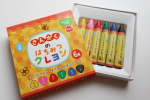 銀鳥産業様のはちみつクレヨンをお試しさせていただきました🖍﻿ 1歳になったばかりの息子のお絵かきデビューには安全なクレヨンを使って欲しいと思ってました。﻿﻿こちらはミツロウでできていて口に入れ&hellip;のInstagram画像