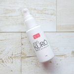 👩✨JUSO KURO PACKを使ってみました。重曹と炭の炭酸泡が小鼻の汚れを浮かせて落とすフェイス泡パック。洗顔後、2～3プッシュを鼻に塗布して使用します。塗った直後は黒っぽいジェル状ク&hellip;のInstagram画像