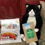 初めてのルイボスティー生葉違いはまだわかりません&hellip;どちらも美味しい😆#タイガールイボスティー #ルイボスティー #生葉ルイボスティー #オーガニックルイボスティー #オーガニック生活 &hellip;のInstagram画像