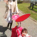あっという間に成長するなぁ..もうすぐ三輪車の日らしいよ💓..1歳の誕生日プレゼントで買った@smartrikejapan の三輪車.ものがたくさん入るし、買い物と&hellip;のInstagram画像