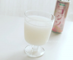 最近ハマってる麹（コウジ）のソーダ・コジソ。 ・・・米糀と乳酸菌入りのさわやか新感覚の糀のソーダ。ピンクの缶やネーミングも可愛いんだよね〜✨ ・・甘酒のコクに乳酸菌のさ&hellip;のInstagram画像