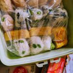 最近の土日祝日の日課は、お弁当作ってピクニック😅公園に行きたい!!から始まる休日の朝です💦ゆっくり休みたいのは母だけ（笑）子どもたちには休みなんて関係ないみたいです😵おにぎり大好きな子&hellip;のInstagram画像