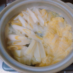 花粉症で写真ばかりたまり投稿できずの久し振り投稿！鍋！鍋！八百屋さんの野菜が安くて鍋が多いのだけど鍋が好き！今回岩深水さんのモニターでお水をいただいたのを使ったー！うち基本昆布だしなん&hellip;のInstagram画像