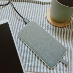 ．とってもお気に入りモバイルバッテリー❤︎ ❤︎． オウルテックの商品です❤︎ ❤︎ グレーの落ち着いたカラーに、どこに置いても馴染むデザイン！手のひらくらいの大きさで、なんとスマホを&hellip;のInstagram画像