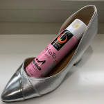 ★靴ずれってほんまに辛い！日本人サイズのパンプス合わなくって、いつも靴はアメリカいったときフィットするのをまとめて買う。ただどうしても気に入ったらサイズ上げるけどもちろん足&hellip;のInstagram画像