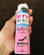 靴ずれ防止スプレー　「かかとガード」新しい靴を履くと高確率で靴ずれをしてしまうのですが、これでもう安心♪使用方法は簡単。靴ずれしたくない肌の部分に直接シュッとスプレーするだけ。&hellip;のInstagram画像